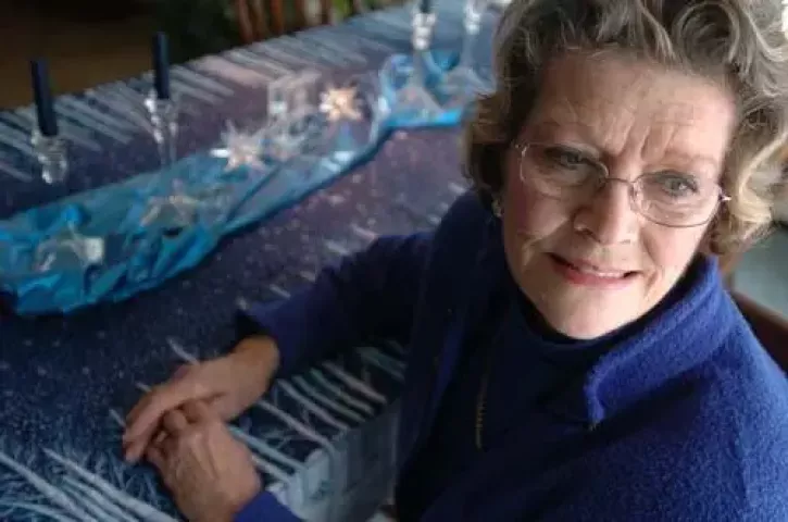 Dorothy Furlong, 71, sits in her home in White Bear Lake, Minn., Friday, Jan. 11, 2008. (Brandi Jade Thomas, Pioneer Press)
