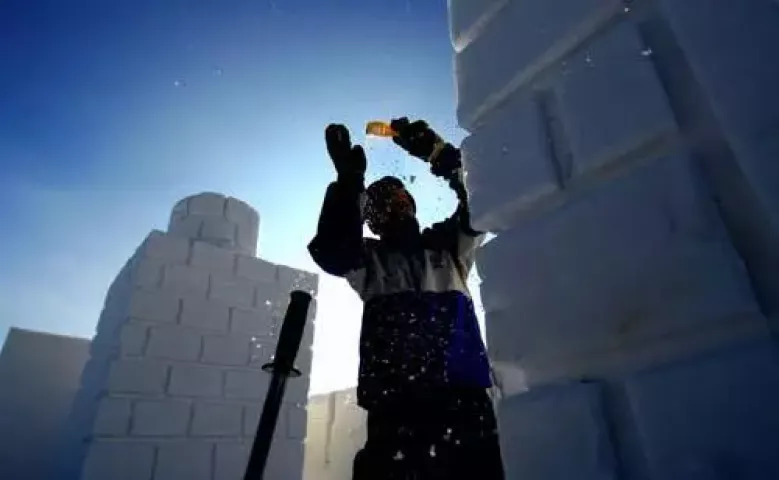 Volunteer sculptor Tom Kaysen of Oakdale clears loose snow from his rasp while shaping one of four gateway arches to the Vulcan Snow Maze at the Minnesota State Fairgrounds on Wednesday, January 21, 2009. “The snow is really soft and sticky today. It’s almost like snowball snow,” said Kaysen, a self-employed carpenter. “It’s nice and cozy out here, but I’d rather it was more like 10 degrees,” he said. The maze will be part of the “Fun Day in the Snow” at the fairgrounds on Sunday January 25, sponsored by th