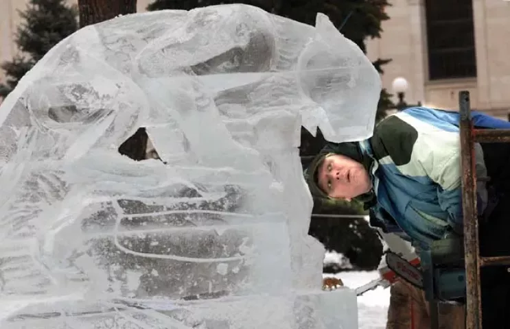 Greg Schmotzer, a chef at Treasure Island, tries to match both sides of a mountain lion's face during ice sculpting competition at Rice Park January 22, 2010. The sculpture he is working on is a mountain lion and two rams butting heads. He has been carving ice since 2000. (Greg's home phone 651-480-8723) (Pioneer Press: Jean Pieri)