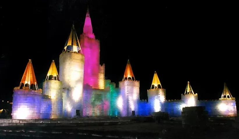 The 1992 St. Paul Winter Carnival Ice Palace on Harriet Island in St. Paul. (Pioneer Press: Richard Marshall)