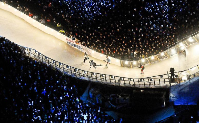 Thousands of fans watch as four skaters take on the course. (Pioneer Press: Sherri LaRose-Chiglo)