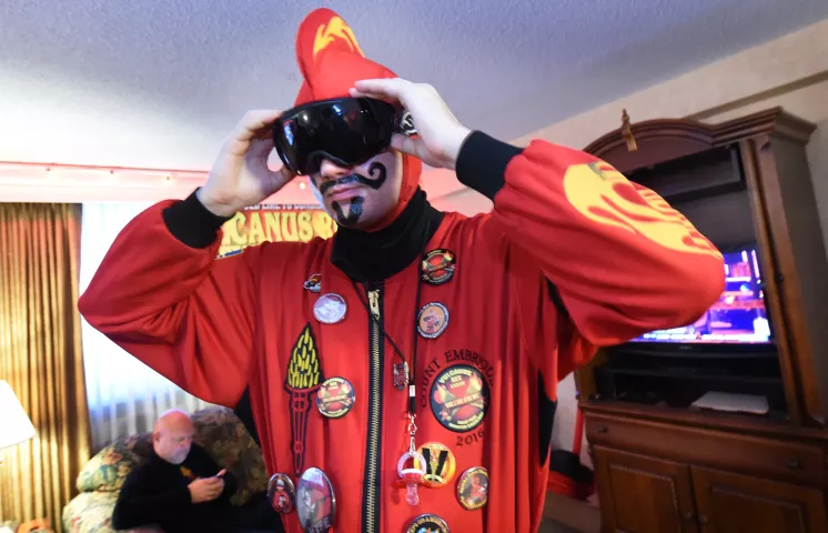 Mitch Hoglin, Count Embrious, adjusts his goggles as the Vulcans get ready for their day. (Pioneer Press: Jean Pieri)