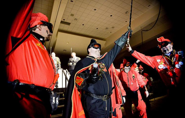 Vulcanus Rex leads his crew off the stage. (Pioneer Press: Ben Garvin)