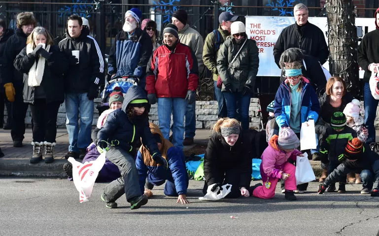 Kids scramble after candy is tossed their way. (John Autey / Pioneer Press)