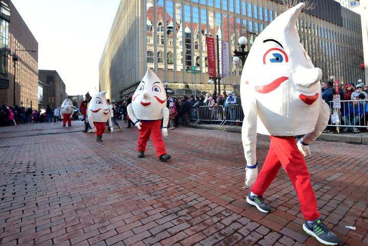 The Hi-Lex Gnomes march down Fifth Street. (John Autey / Pioneer Press)