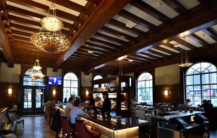 Friendly bar tenders serve up drinks and conversation at Herbie’s on the Park in St. Paul on Tuesday, Oct. 25, 2016. Located in the Minnesota Club building, kitty corner from pretty Rice Park, and the room, which was previously a private event space, has been renovated beautifully. (Pioneer Press: John Autey)