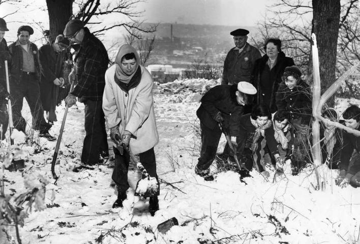 Catharine Harmon re-enacts finding the treasure chest in 1953, with the help of some younger friends. (Pioneer Press file photo)
