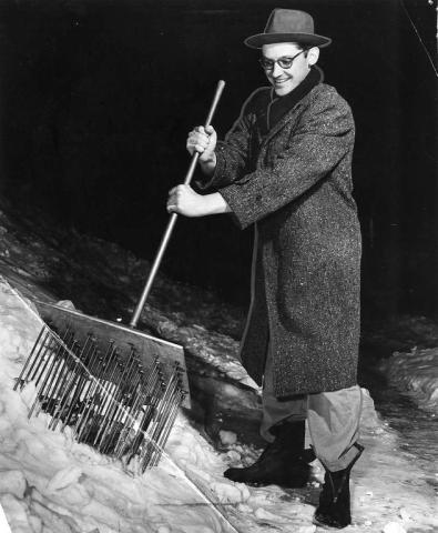 Charles Skon of St. Paul demonstrates his treasure finder in 1953. (Pioneer Press