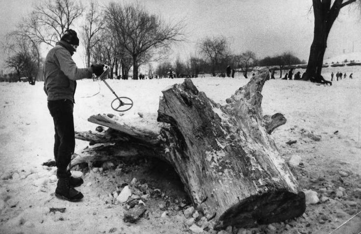 Robert King of St. Paul finds a metal detector useful while searching for the medallion during the 1976 hunt. (Pioneer Press file photo)