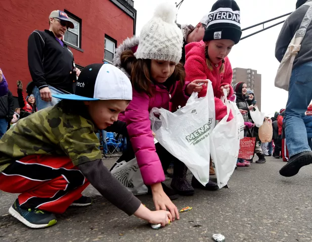Children scramble for candy at the St. Paul Winter Carnival Grande Day Parade in St. Paul on Jan. 30. (Pioneer Press: John Autey)