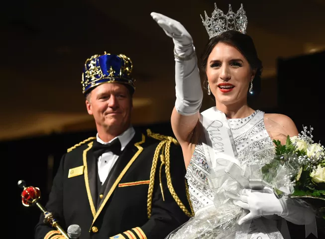 Jilla Nadimi, Aurora, Queen of Snows, blows kisses to the crowd after she and Tom Leonard, Boreas LXXXII, were crowned at the St. Paul Winter Carnival Royal Coronation at the RiverCentre in St. Paul on Friday, Jan. 26, 2018. (Pioneer Press / John Autey)