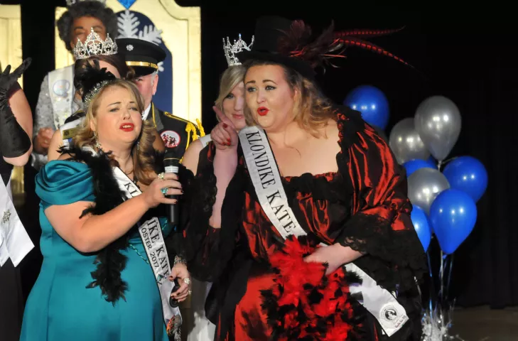 Klondike Kate 2017 Kristen Oster, left, joins Klondike Kate 2018, Natalia Hemingway, in song prior to the coronation. (Ginger Pinson / Pioneer Press)