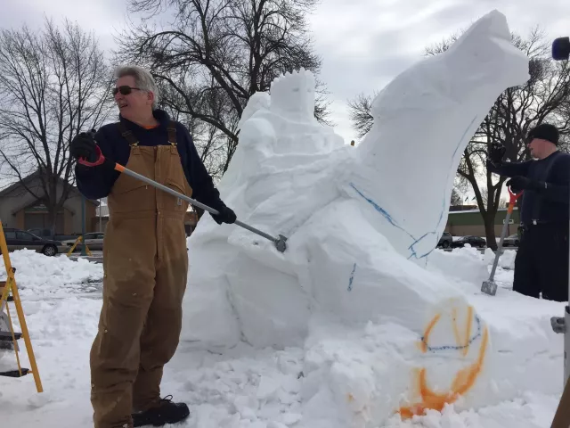 Bill Wegwerth of St. Paul works on “Sno Knight,” team Sno Van Gogh’s entry into the Minnesota State Snow Sculpting Competition. Warm conditions Saturday morning made for melty raw material and less ambitious plans for the sculptures. (Pioneer Press: William Ashenmacher)