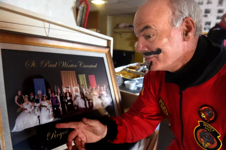 Rennie Smith, Prince of Soot, points to a photo of the Royal Family that includes his daughter, Johanna Smith, Princess of the North Wind, left.(Pioneer Press: Jean Pieri)