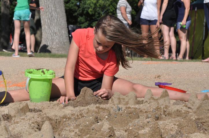 Inset — Building sand castles on the beach at Memorial Park is just one of many recreational opportunities that center around Lake Ripley.