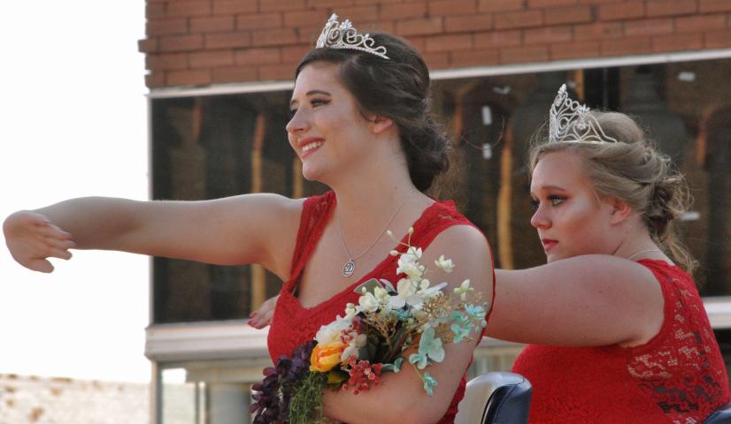2016 Litchfield Princess Justine Madsen, left, and 2016 Miss Litchfield Hailey Stoffer were moved to tears during their final parade as reigning royalty.