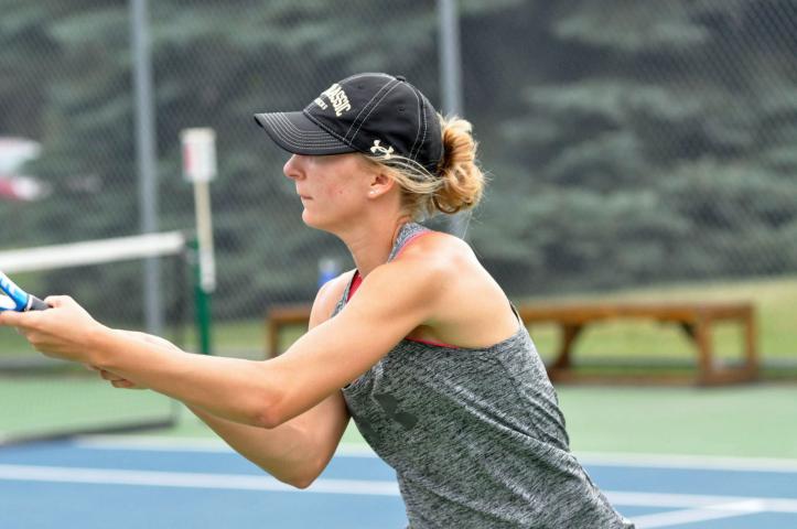 Litchfield’s Laney Huhner won the Watercade womens singles tennis tournament with a 3-0 record.
