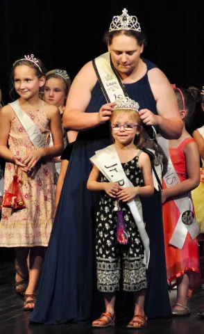 Litchfield Princess Laura Shoutz adjusts the crown for newly-named Junior Princess Nevaeh Lange.