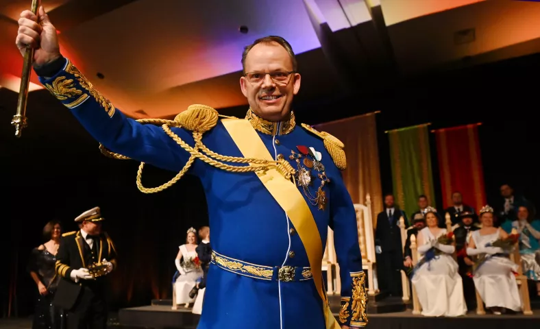 Darrin Johnson, King Boreas LXXXI, raises his scepter in triumph after being introduced during the 2020 St. Paul Winter Carnival Royal Coronation at the RiverCentre Grand Ball Room in St. Paul on Friday, Jan. 24, 2020. (John Autey / Pioneer Press)
