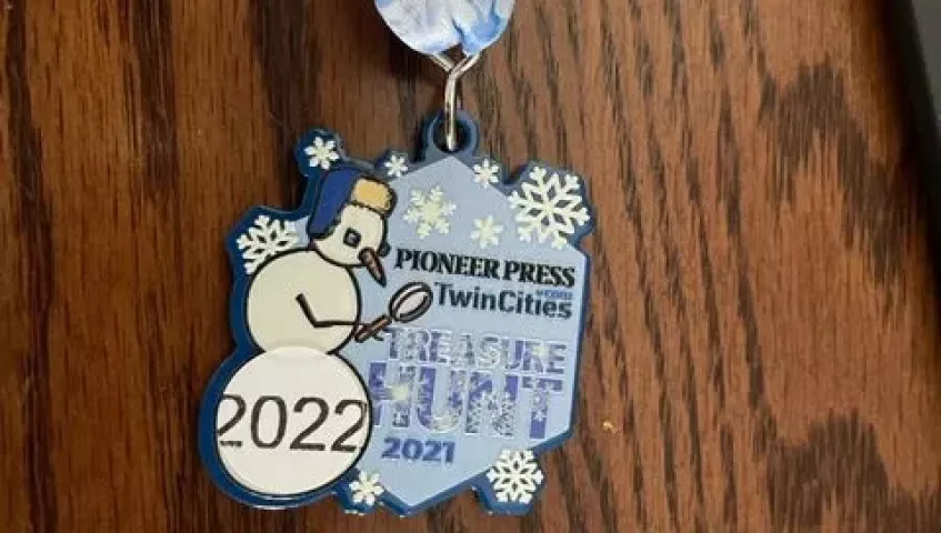 The 2022 Commemorative Pioneer Press Treasure Hunt Medallion.