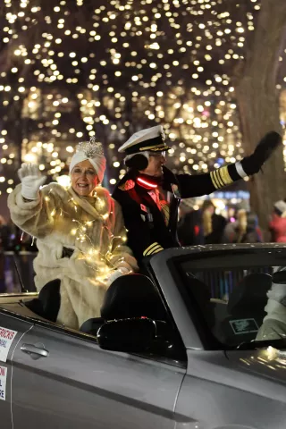 Lois Fredericks, the 2022 Aquatennial Senior Queen, left, and Donald Hanson, 2022 Aquatennial Senior Commodore, wave to Minnesotans at the the Vulcan Victory Torchlight Parade Feb. 5, 2022. (Hannah Hobus / Pioneer Press)