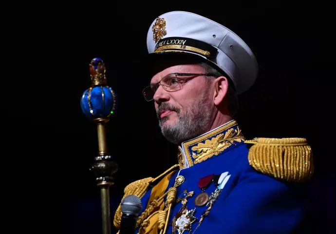 Darrin Johnson, King Boreas LXXXI stands on the stage one last time at the 2022 St. Paul Winter Carnival Royal Coronation at the Saint Paul RiverCentre on Friday, January 28, 2022. (John Autey / Pioneer Press)
