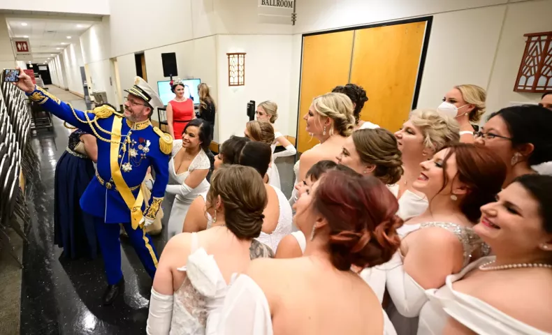 Darrin Johnson, King Boreas LXXXI takes a selfie with the Queen of the Snows candidates during the 2022 St. Paul Winter Carnival Royal Coronation at the Saint Paul RiverCentre on Friday, January 28, 2022. (John Autey / Pioneer Press)